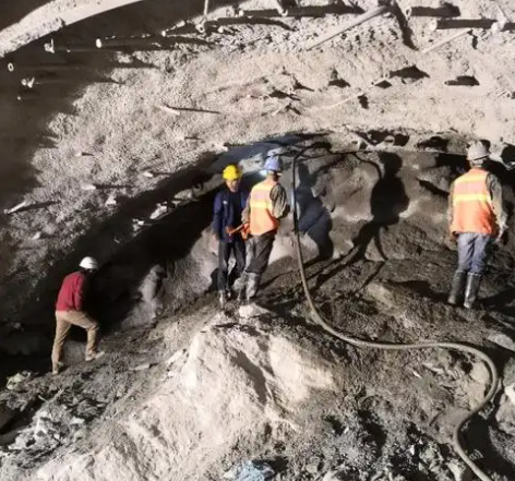 苍梧隧道拱顶带模注浆料，微膨胀注浆料的特点及施工工艺